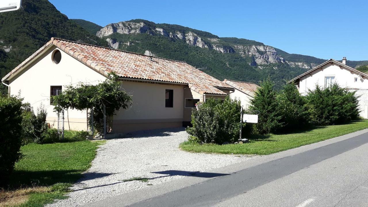 La Petite Maison 05 Trescleoux Bagian luar foto