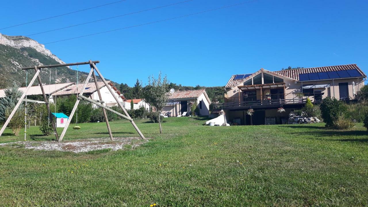 La Petite Maison 05 Trescleoux Bagian luar foto